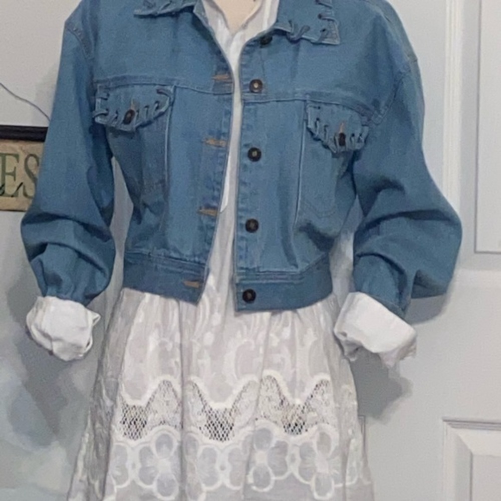 Styles To Go, Denim short jacket. Size medium - Picture 5 of 6
